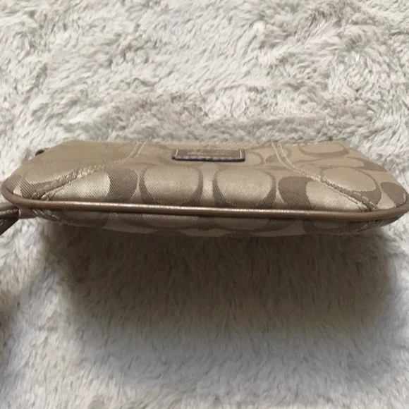 Coach Wristlet - Picture 8 of 9